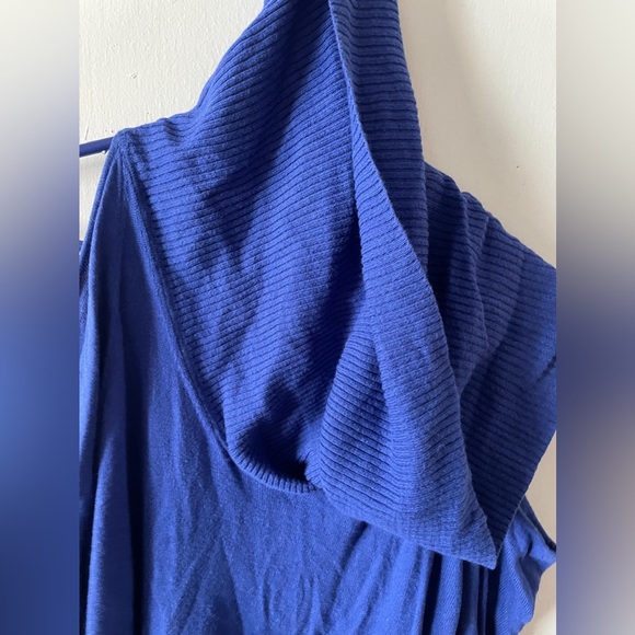 Michael Kors cold shoulder sweater - Picture 3 of 7